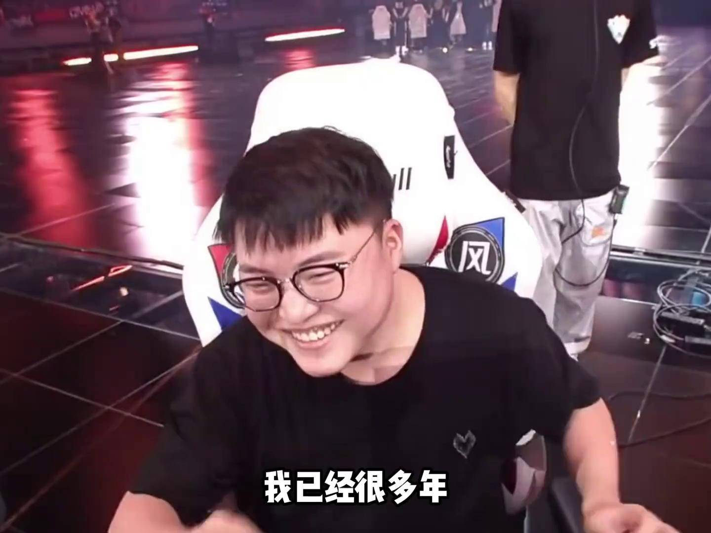 雷火电竞-TES力克100T，Uzi打出惊人五杀八强赛2:0（广州）